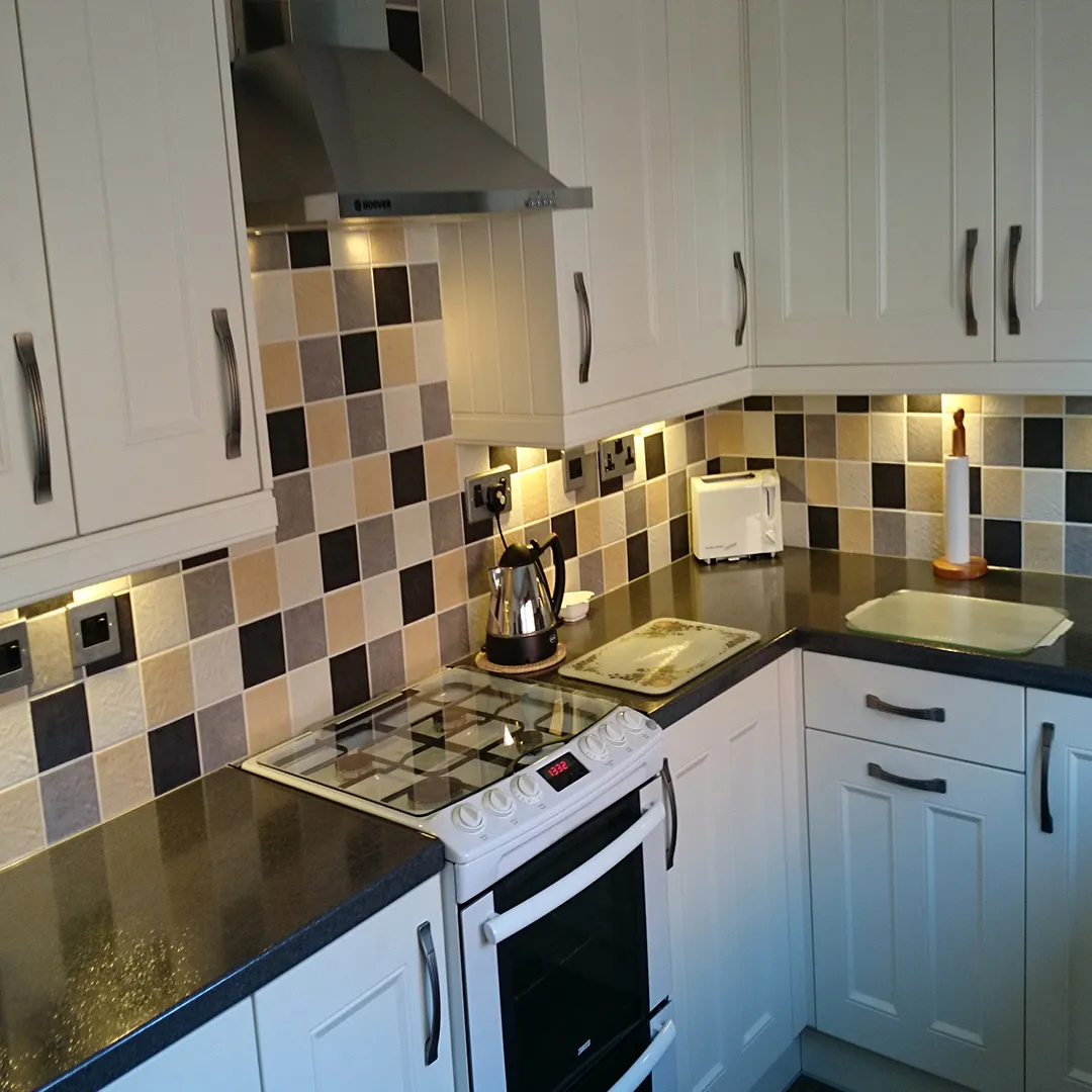 white shaker style kitchen laminate worktop